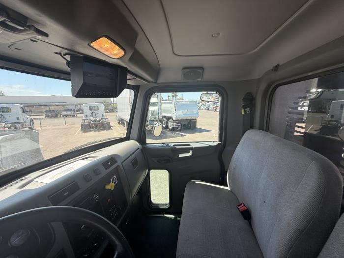 2019 Peterbilt 330-13