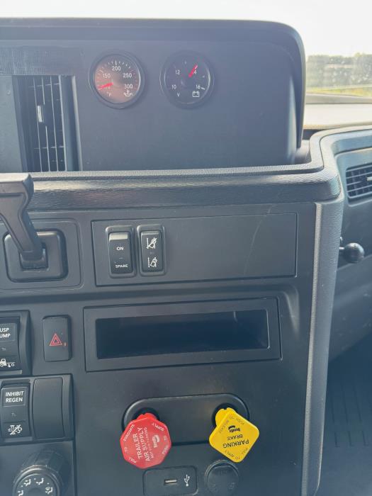 2021 International LT625-13