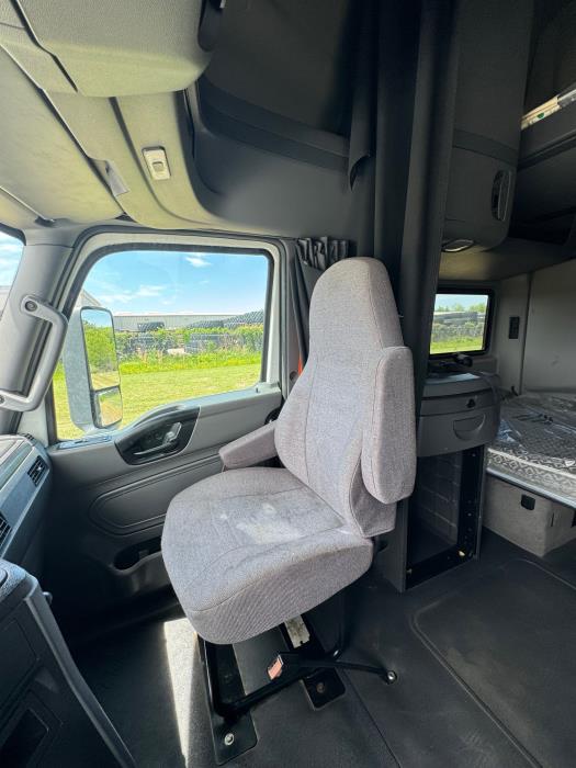 2021 International LT625-16