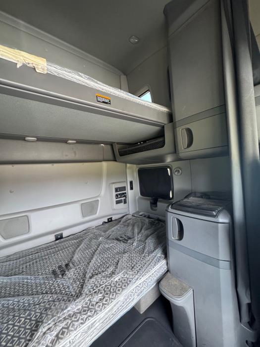 2021 International LT625-18