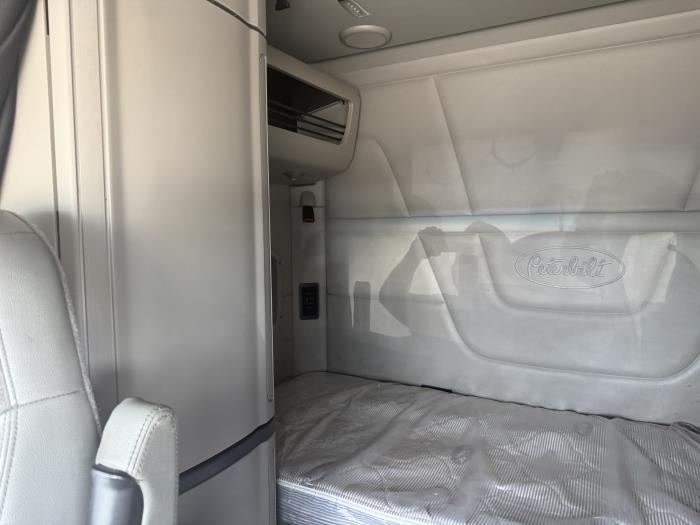 2021 Peterbilt 579-27