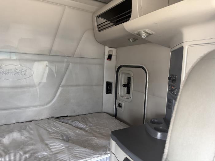 2021 Peterbilt 579-29