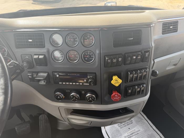 2021 Peterbilt 579-32