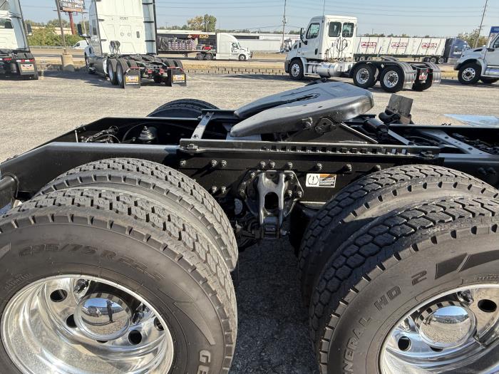 2021 Peterbilt 579-8