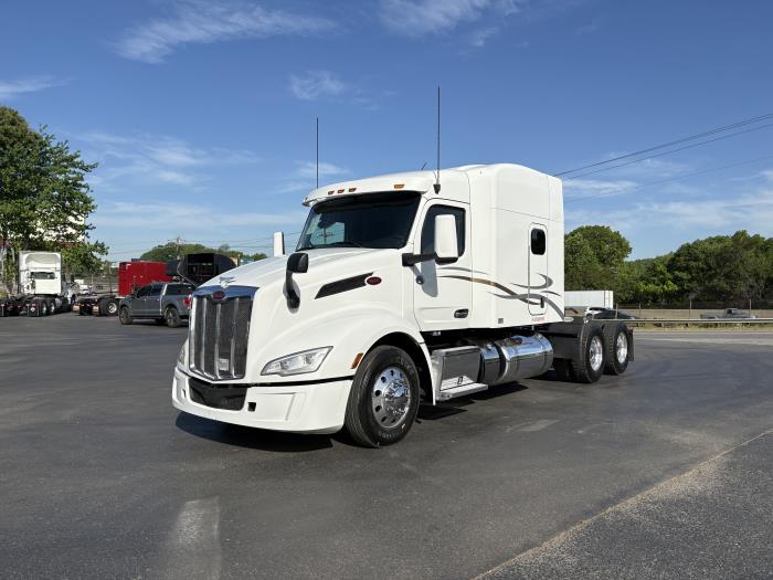 2022 Peterbilt 579-0