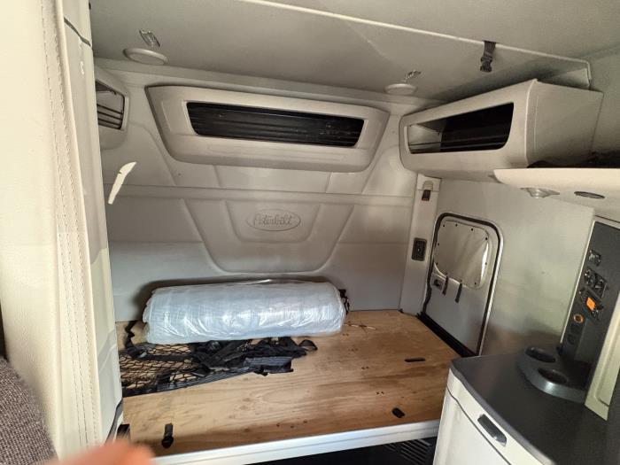 2022 Peterbilt 579-10