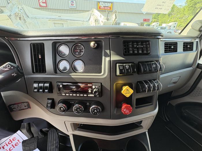 2022 Peterbilt 579-14