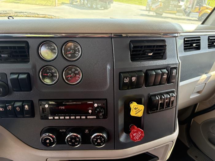 2022 Peterbilt 579-7