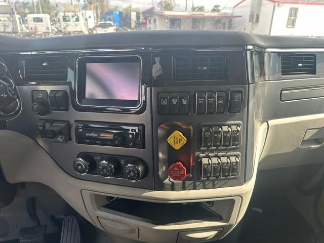 2022 Peterbilt 579-5