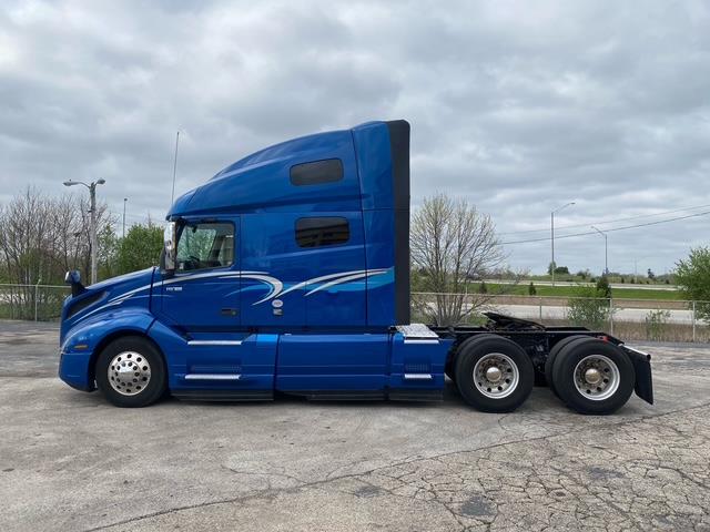 2022 Volvo VNL64T760-2