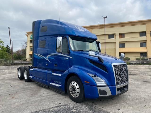 2022 Volvo VNL64T760-9
