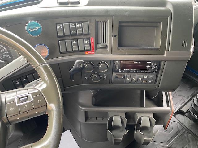 2022 Volvo VNL64T760-19