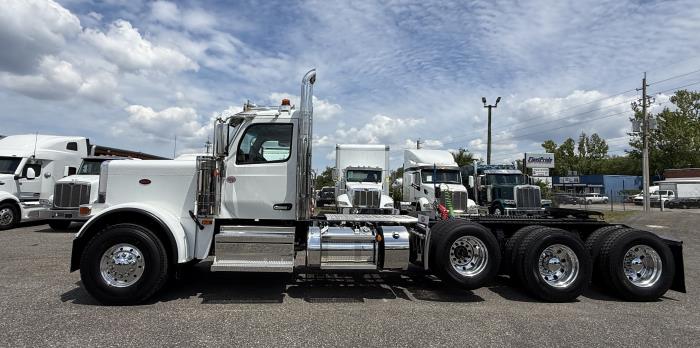 2027 Peterbilt 589-2