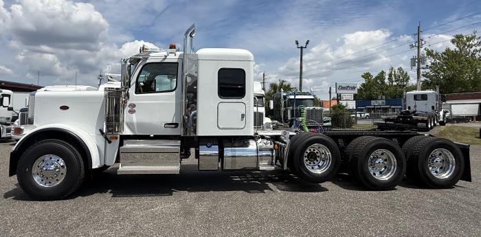 2027 Peterbilt 589-2