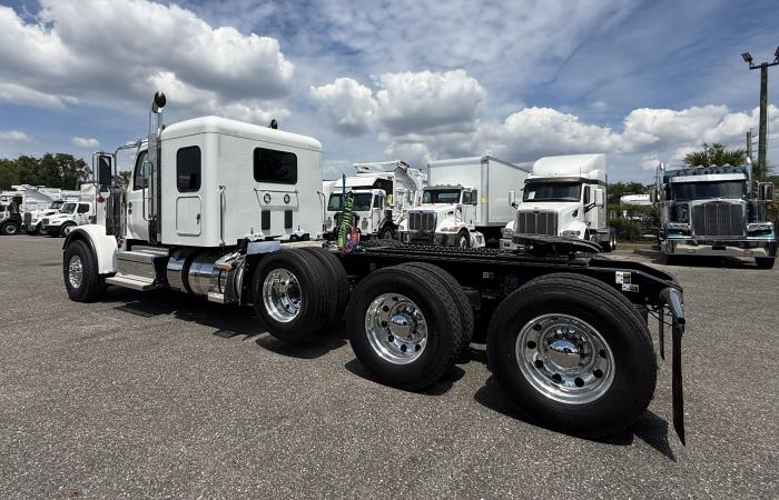 2027 Peterbilt 589-3
