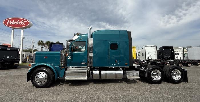 2027 Peterbilt 589-2