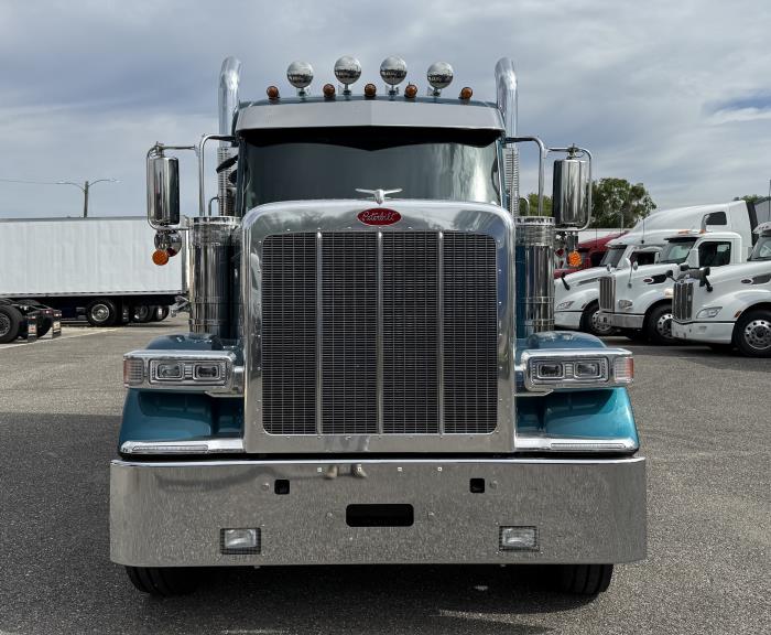 2027 Peterbilt 589-8