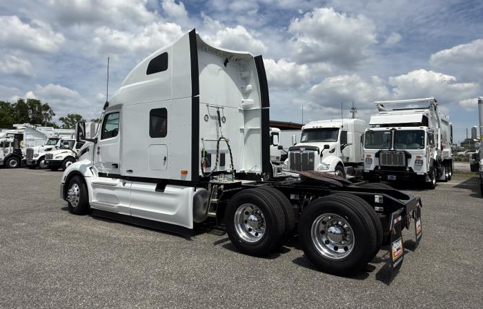2027 Peterbilt 579 - image 3