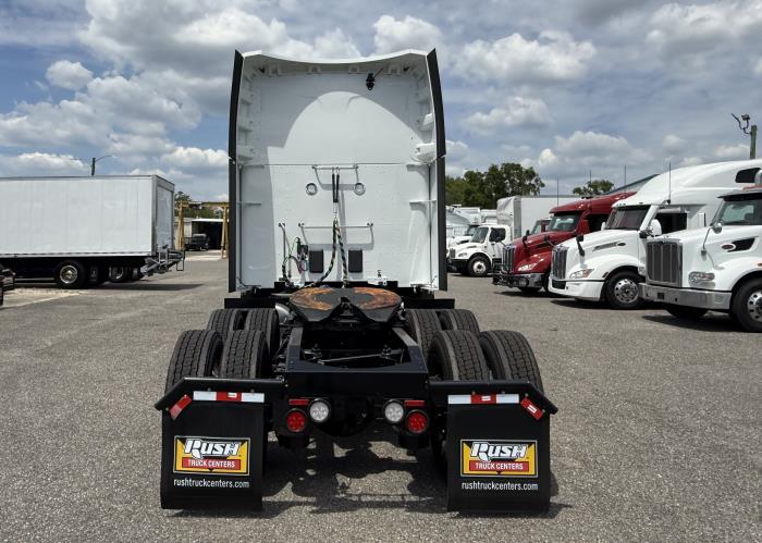 2027 Peterbilt 579 - image 4