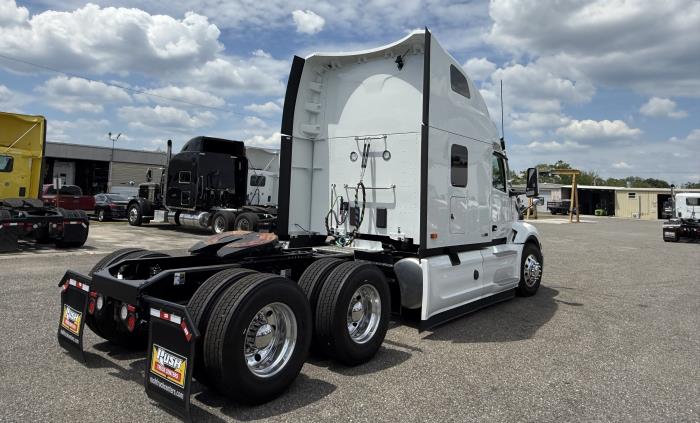 2027 Peterbilt 579 - image 5