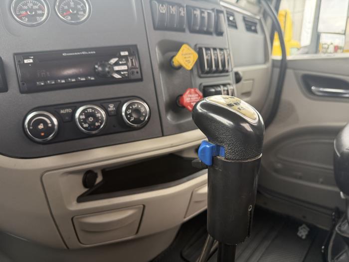 2020 Peterbilt 567-6