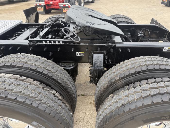 2020 Peterbilt 567-38