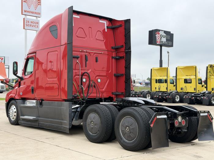 2023 Freightliner Cascadia-6