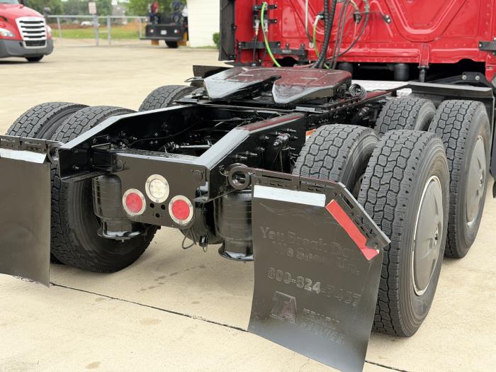 2023 Freightliner Cascadia-10