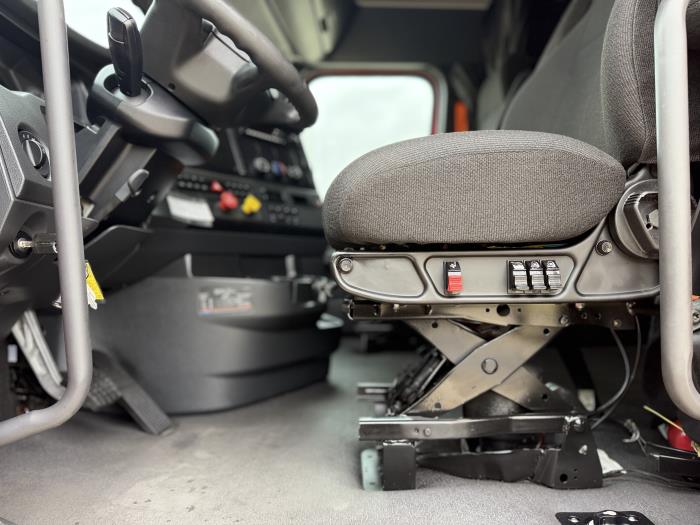 2023 Freightliner Cascadia-16