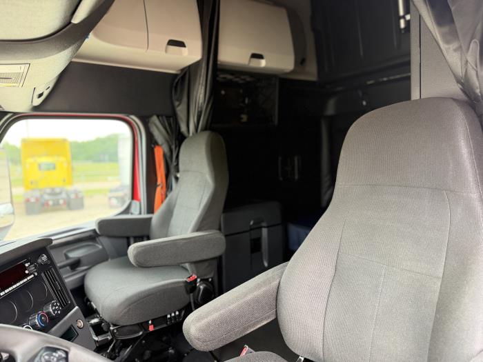 2023 Freightliner Cascadia-18