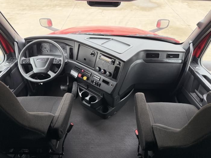 2023 Freightliner Cascadia-23