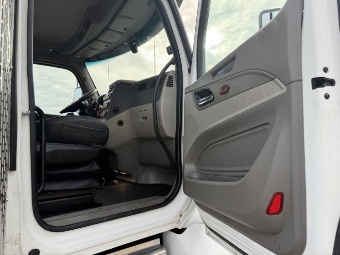2020 Peterbilt 567-21