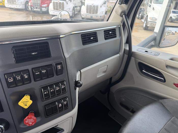 2020 Peterbilt 567-27