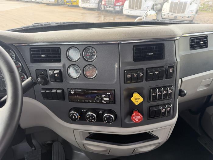 2020 Peterbilt 567-28