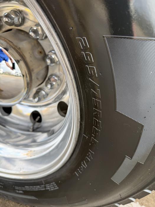 2019 Peterbilt 567-8