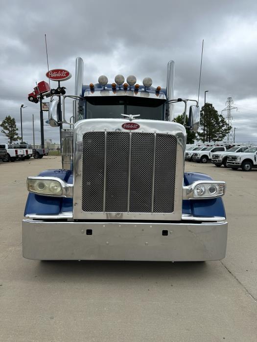 2023 Peterbilt 389-3