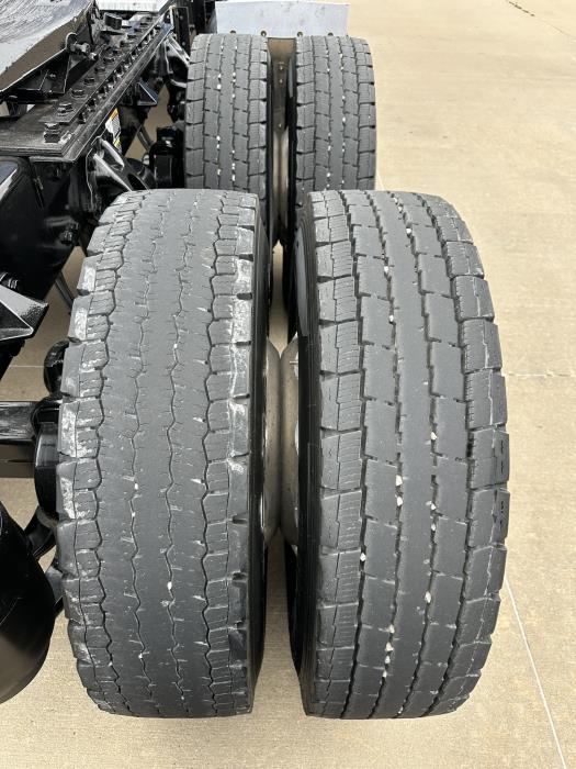 2023 Peterbilt 389-13