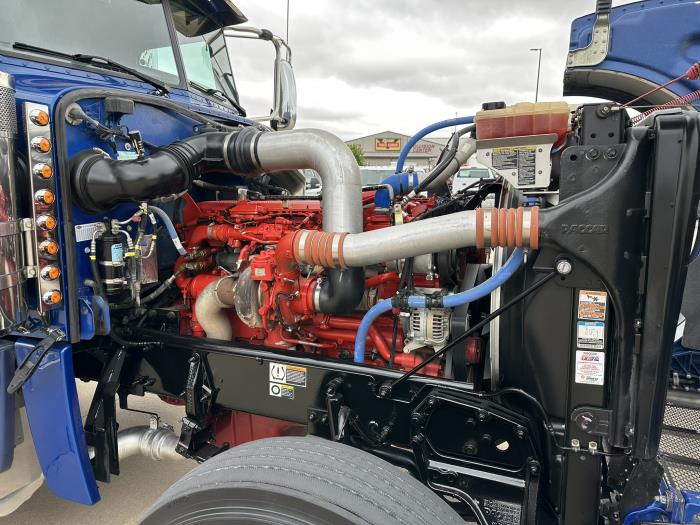 2023 Peterbilt 389-12