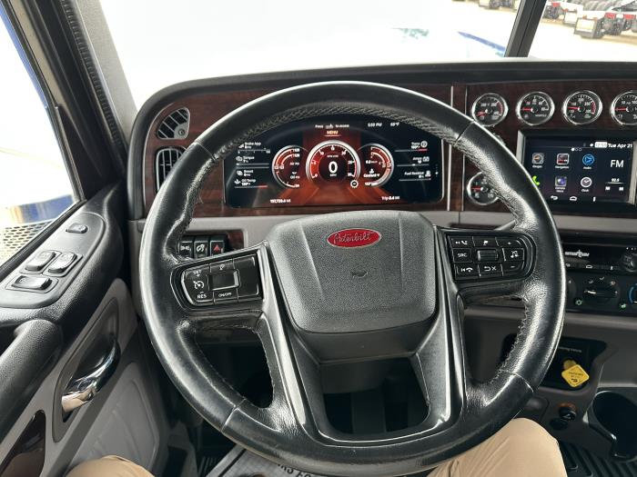 2023 Peterbilt 389-6