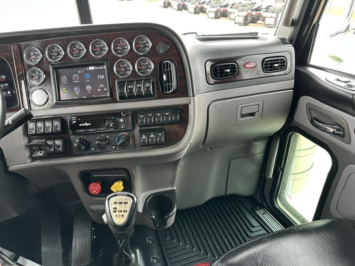 2023 Peterbilt 389-7