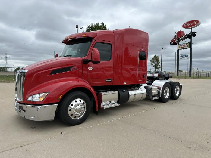 2025 Peterbilt 579-0