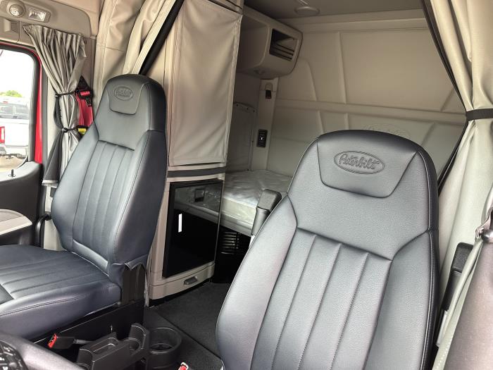 2025 Peterbilt 579-8