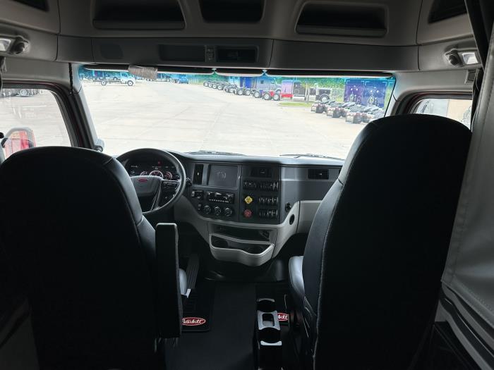 2025 Peterbilt 579-7