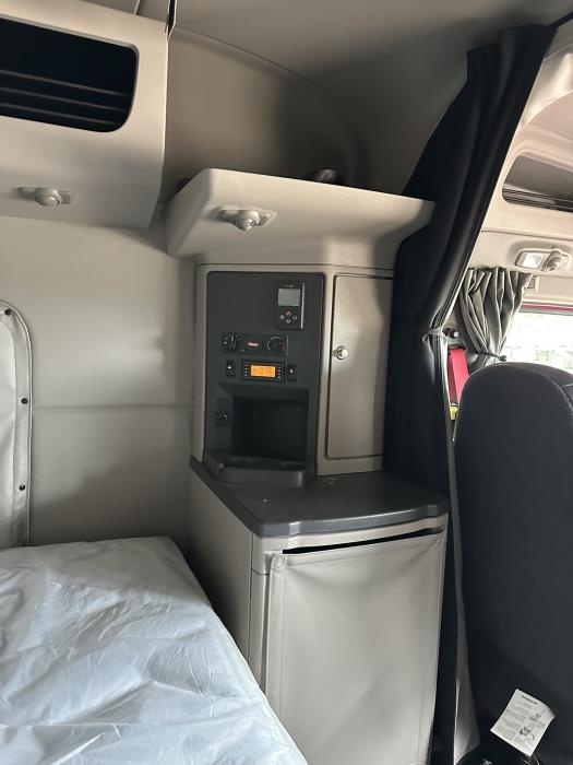 2025 Peterbilt 579-10