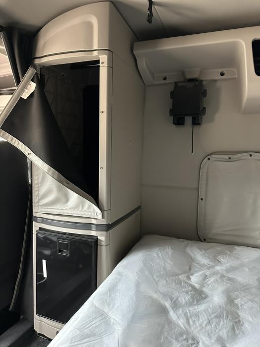 2025 Peterbilt 579-11