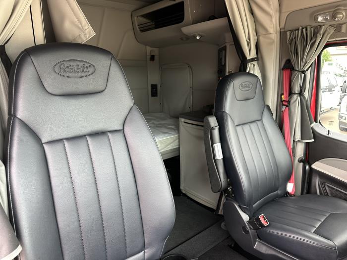 2025 Peterbilt 579-9