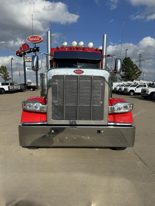 2022 Peterbilt 389-2