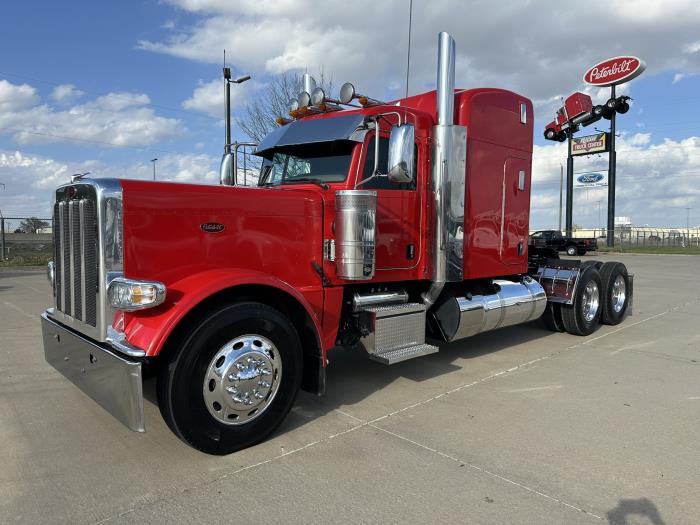 2022 Peterbilt 389-0