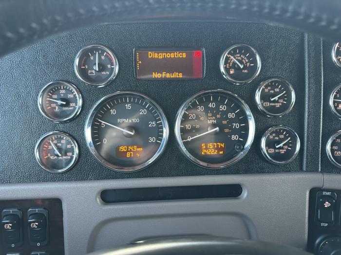 2022 Peterbilt 389-4