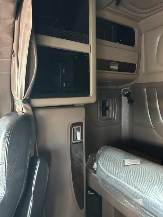 2022 Peterbilt 389-13